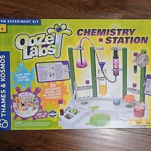 Ooze Labs Chemistry Station - Green